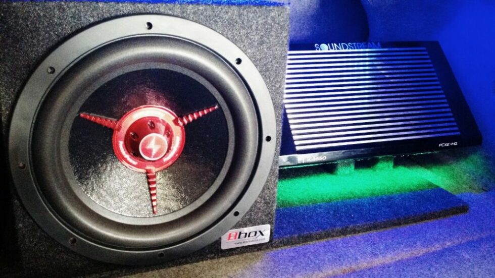 Custom Sub and Amp Atomic Car Audio